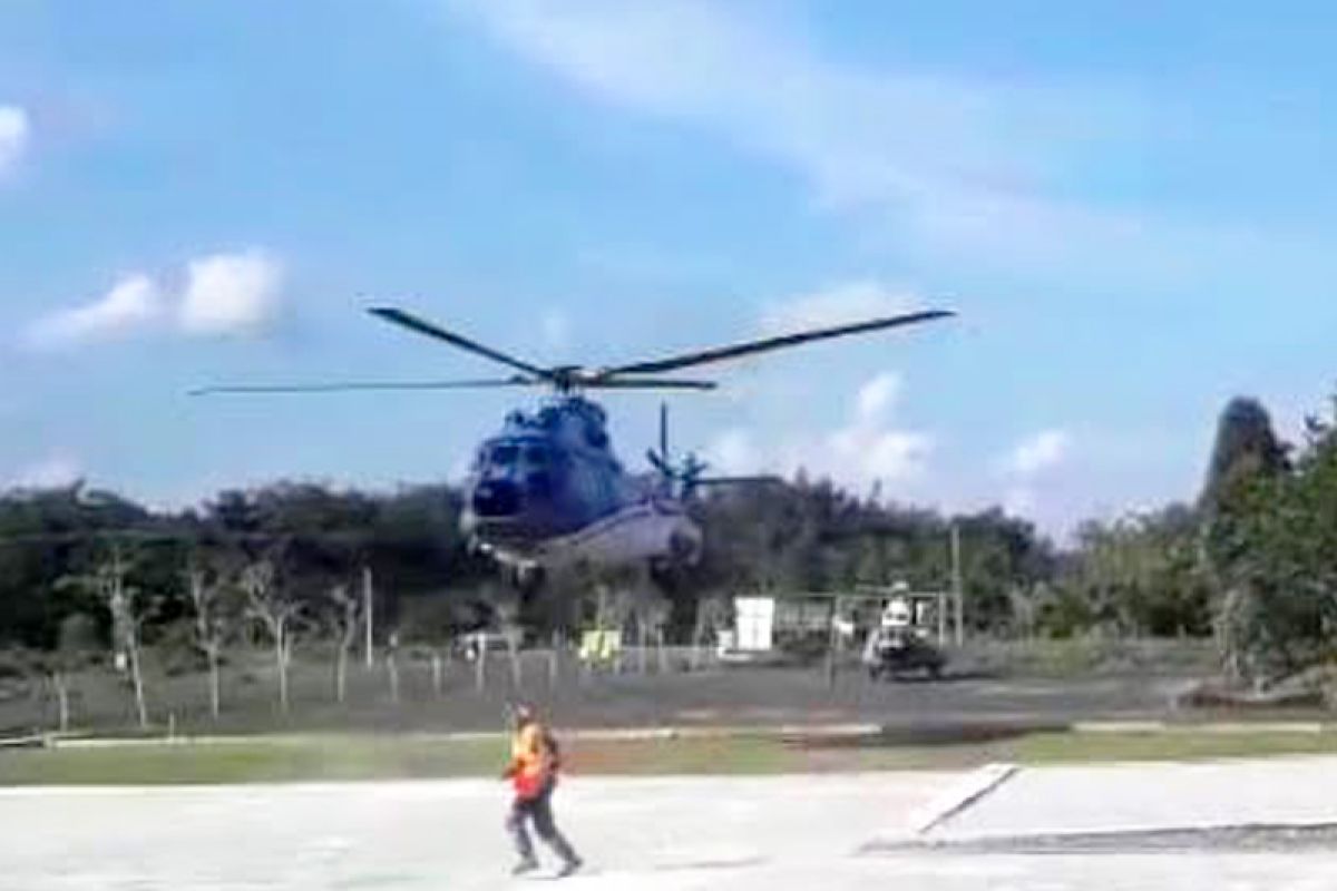 Sambut kedatangan Presiden Jokowi, tiga helikopter uji mendarat di kantor Bupati Pulpis