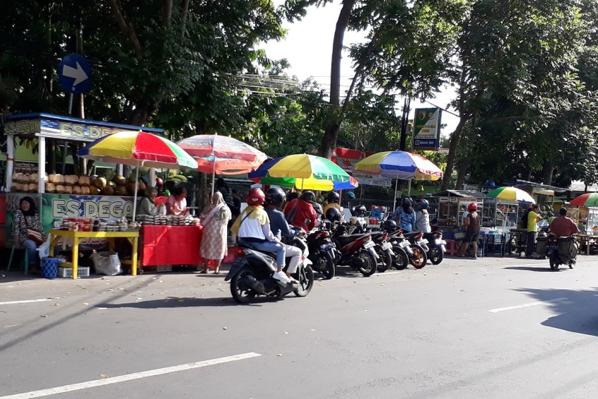 Anggota Polres Kediri disebar atasi macet di pasar tumpah