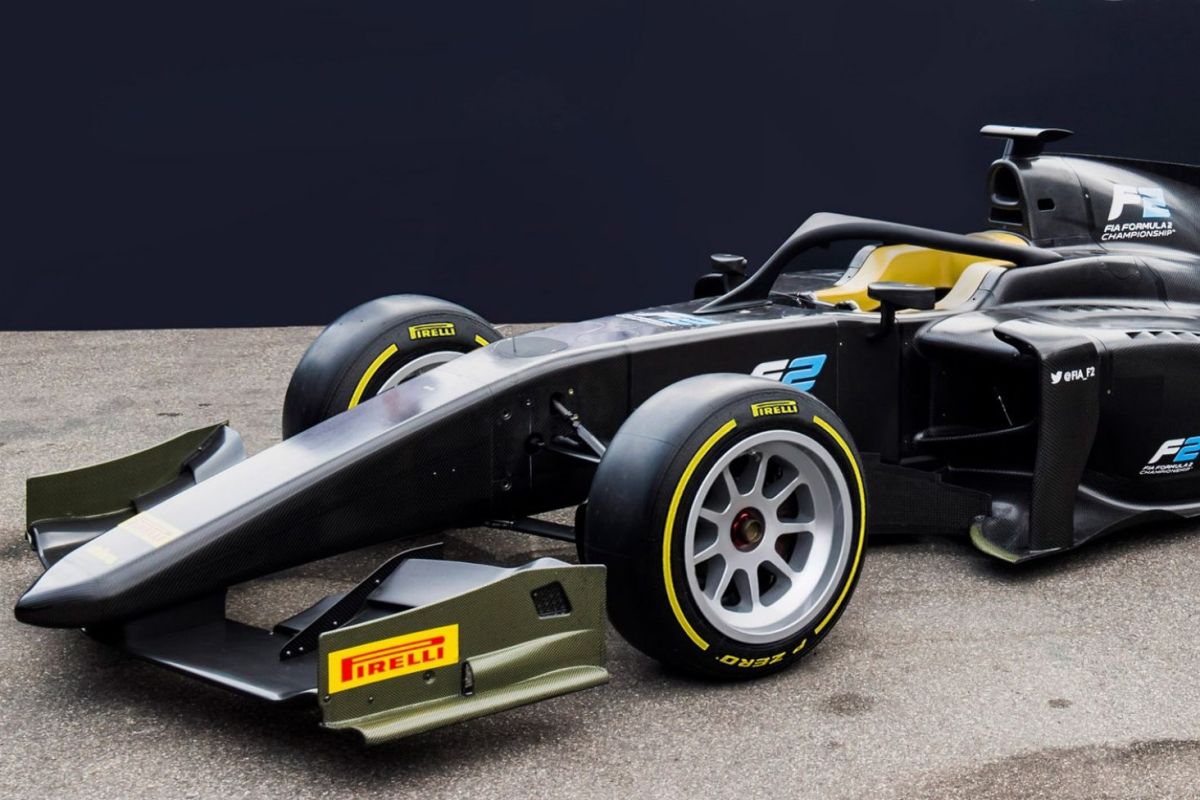 Mobil Formula 2  menggunakan ban 18 inci pada 2020