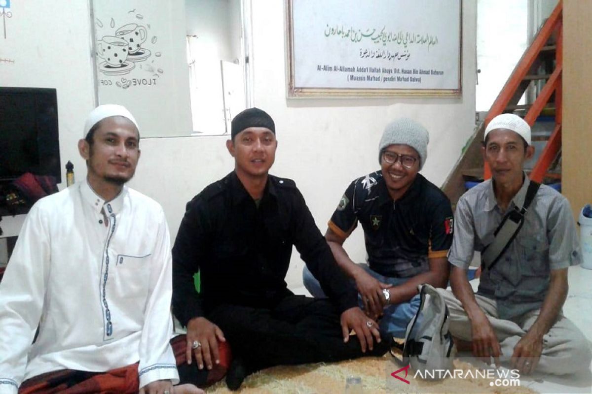 Saat berbuka bersama makan secukupnya dan segerakan sholat