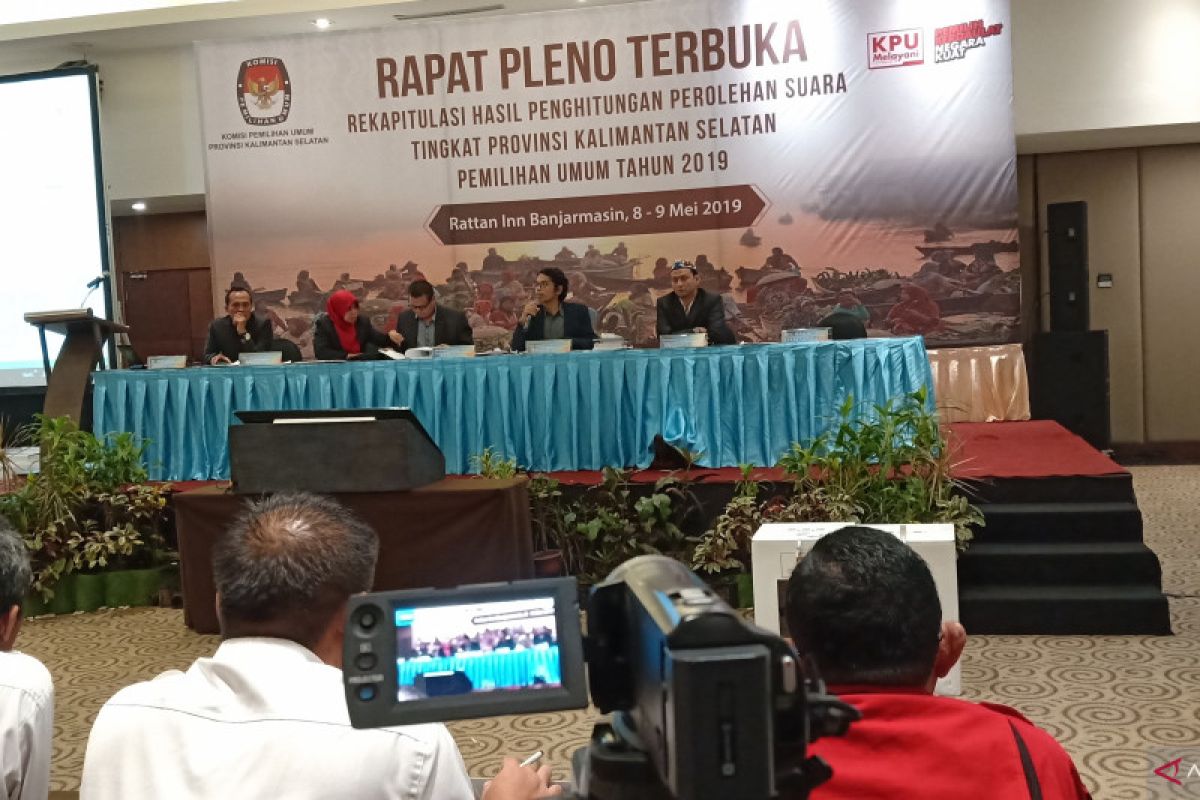 KPU Kalsel tuntaskan pleno 11 kabupaten