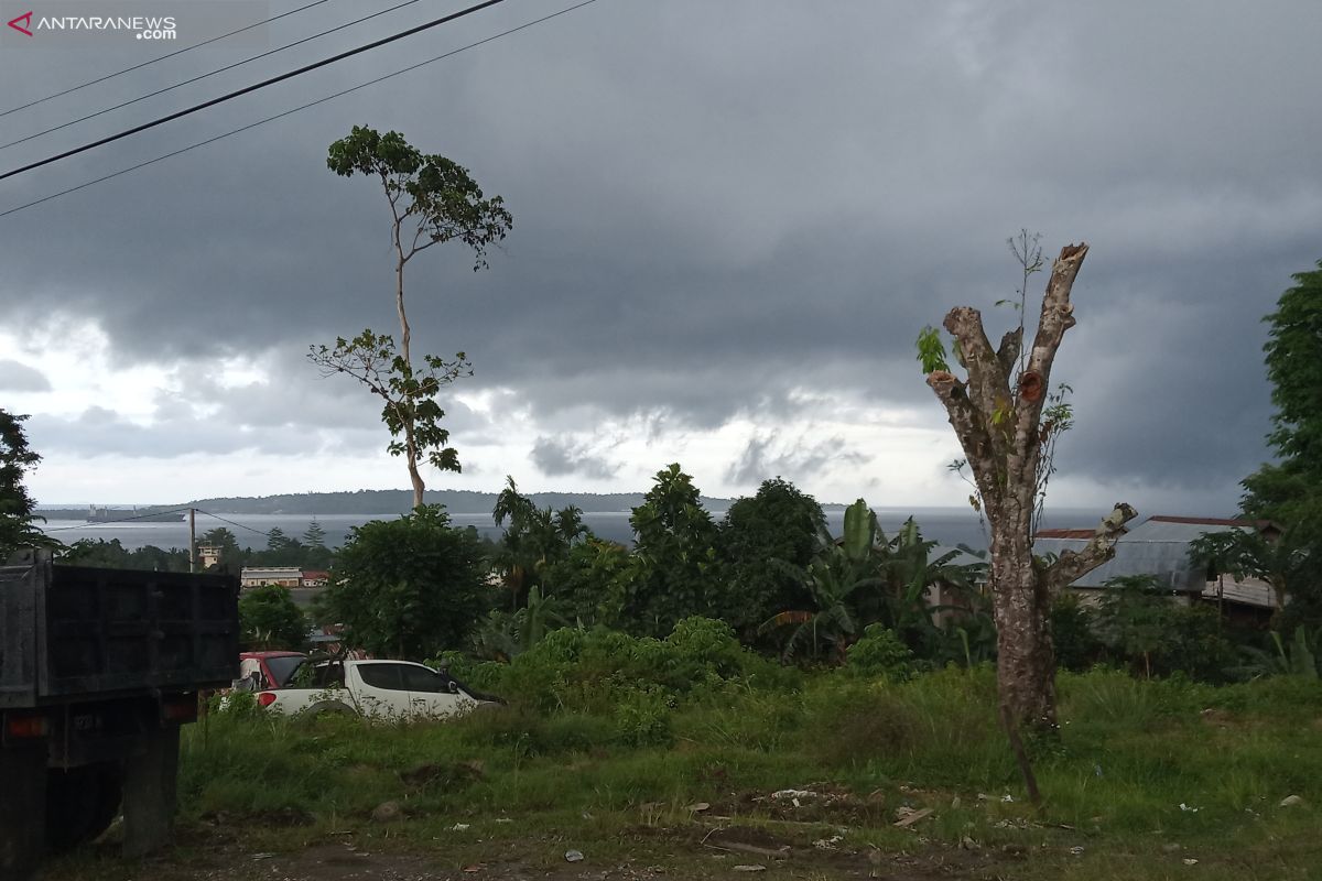 Pergerakan siklon tropis di Indonesia timur terus dipantau