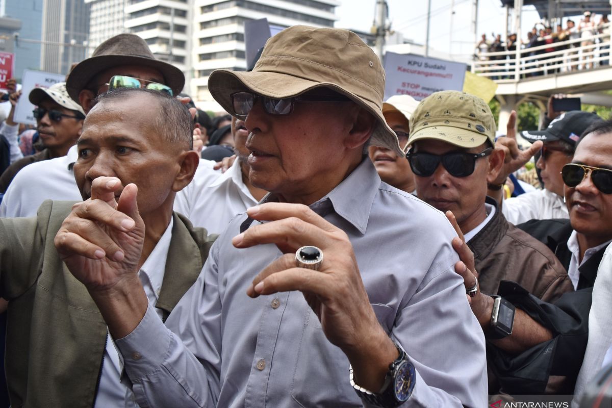 Kivlan Zen dicekal serta diberi surat panggilan polisi di bandara