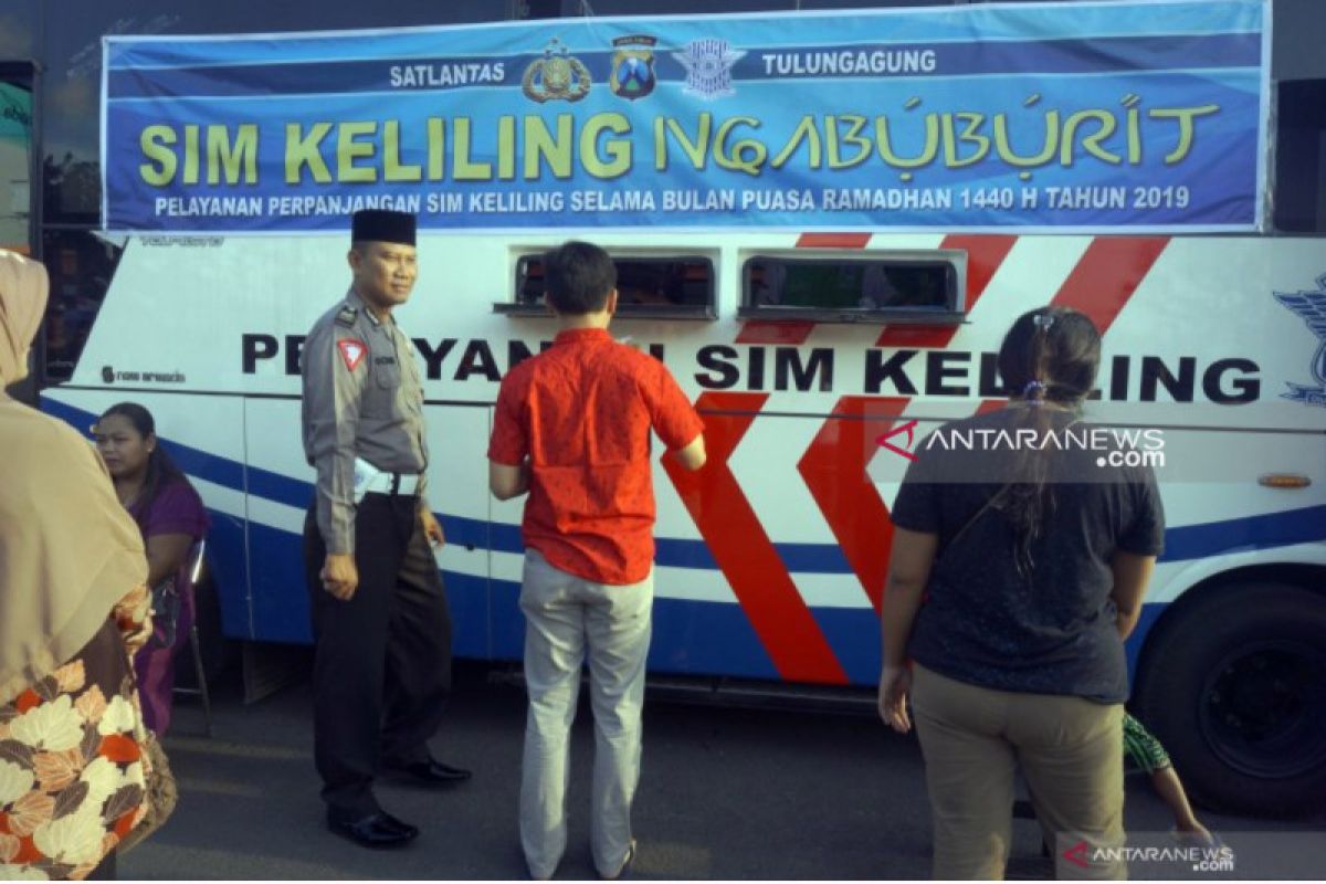 Satlantas Tulungagung gelar layanan SIM keliling sambil ngabuburit