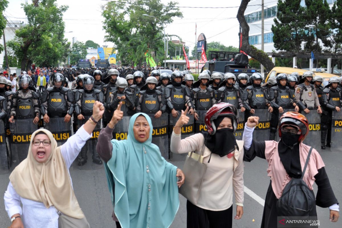 Massa pendukung Prabowo-Sandiaga laksanakan aksi damai di Medan