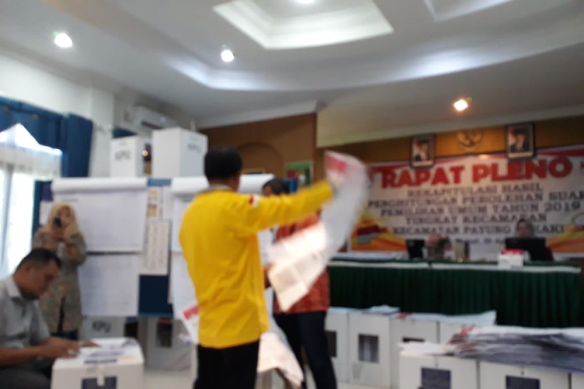 KPU Pekanbaru targetkan pleno perolehan suara pemilu di Tampan tuntas hari ini