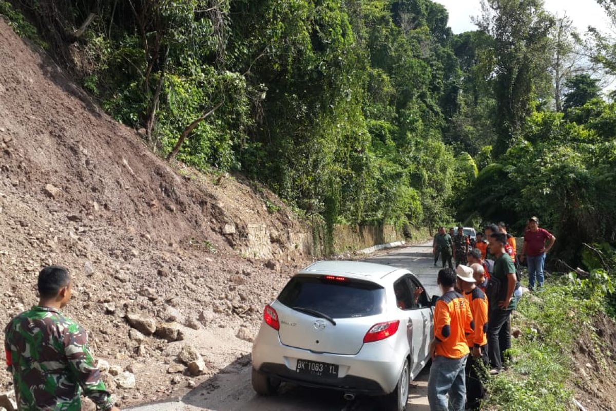 Waspadai angin kencang disertai hujan dan petir di Aceh