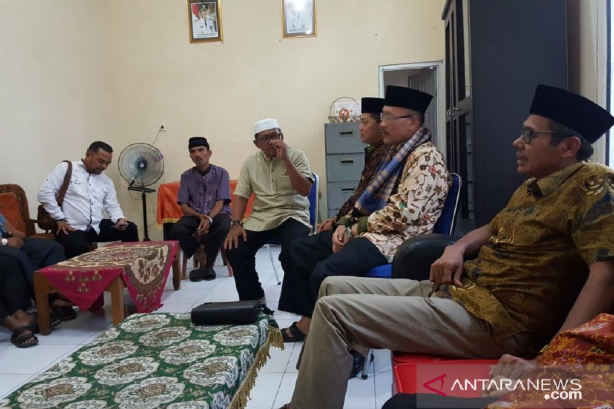 Menjerit harga sawit rendah, petani asal Pasaman minta gubernur carikan investor pabrik