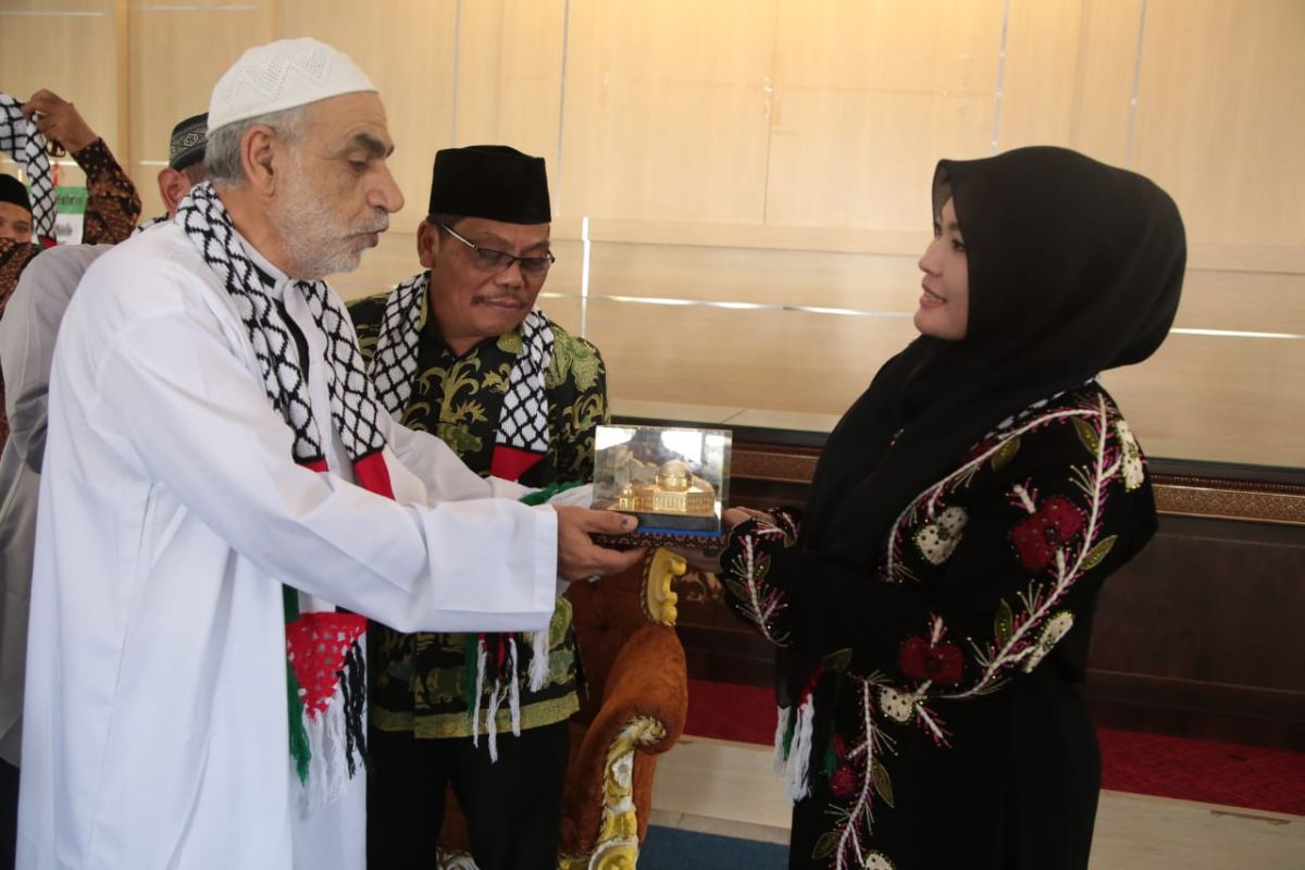 Warga Pandeglang sumbang Rp15 juta  bantu warga Palestina