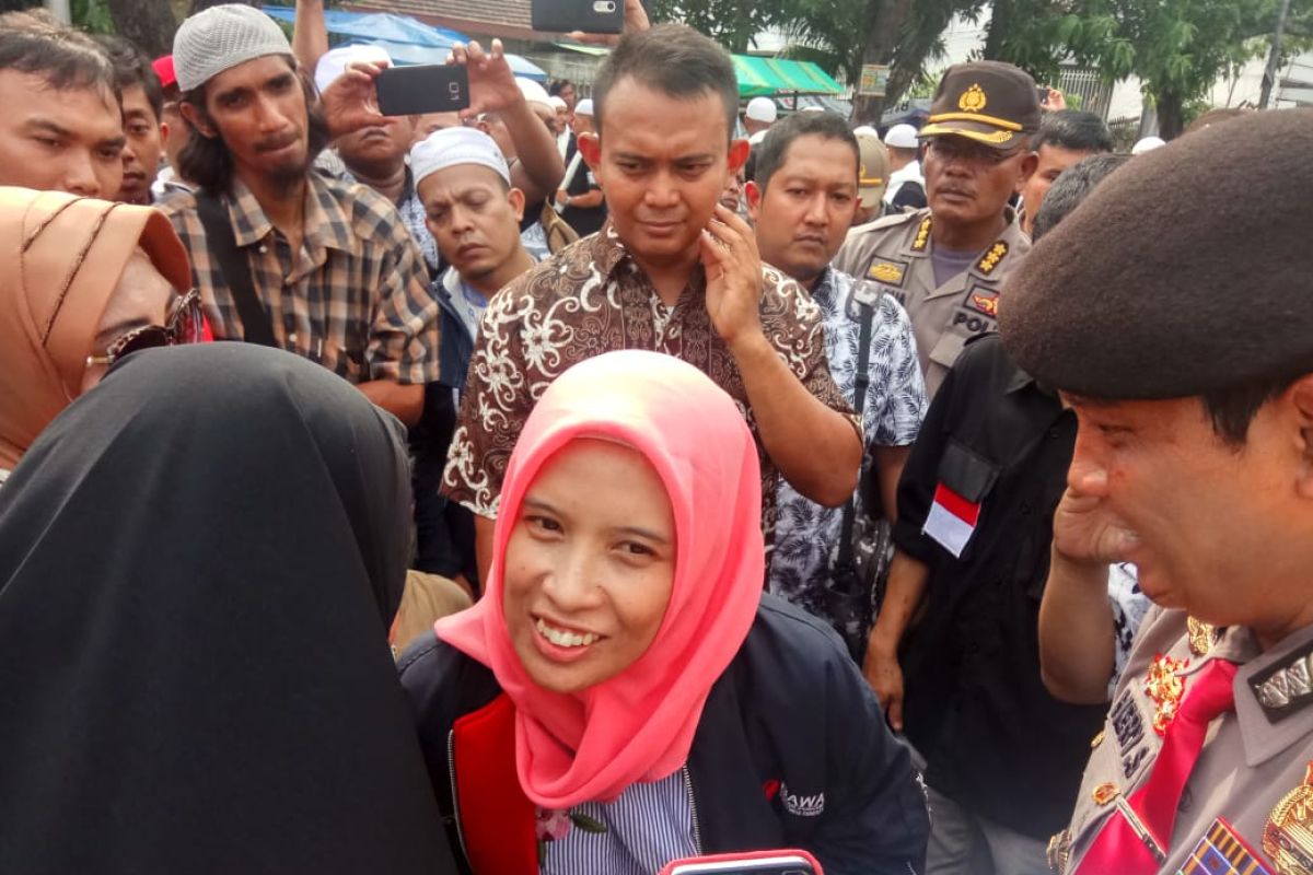 Ketua Bawaslu Sumut sambangi massa aksi