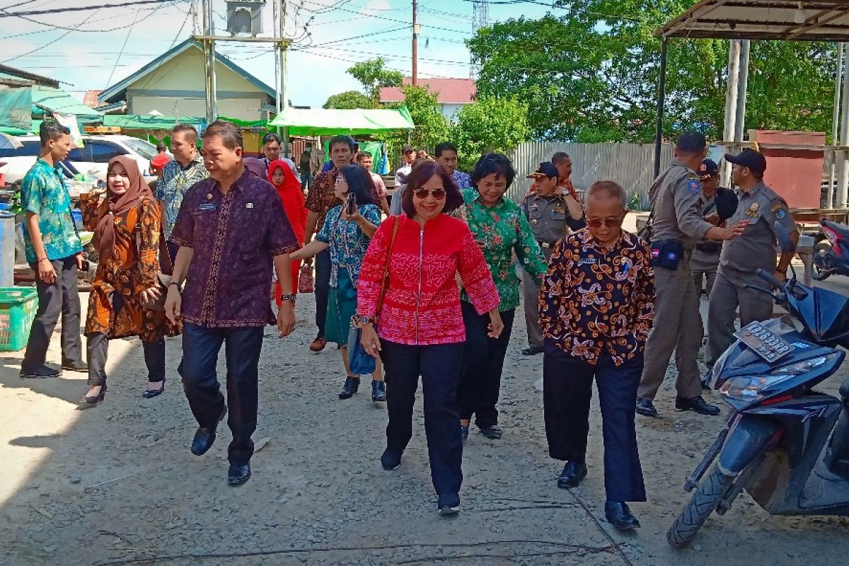 Pemkab Sintang klaim stok sembako aman