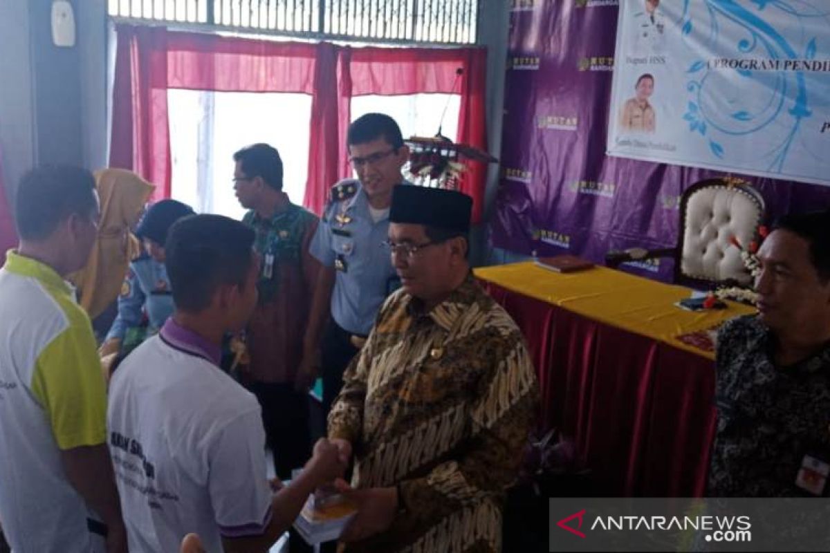 Bupati HSS launching gerakan pendidikan keaksaraaan sadar madu