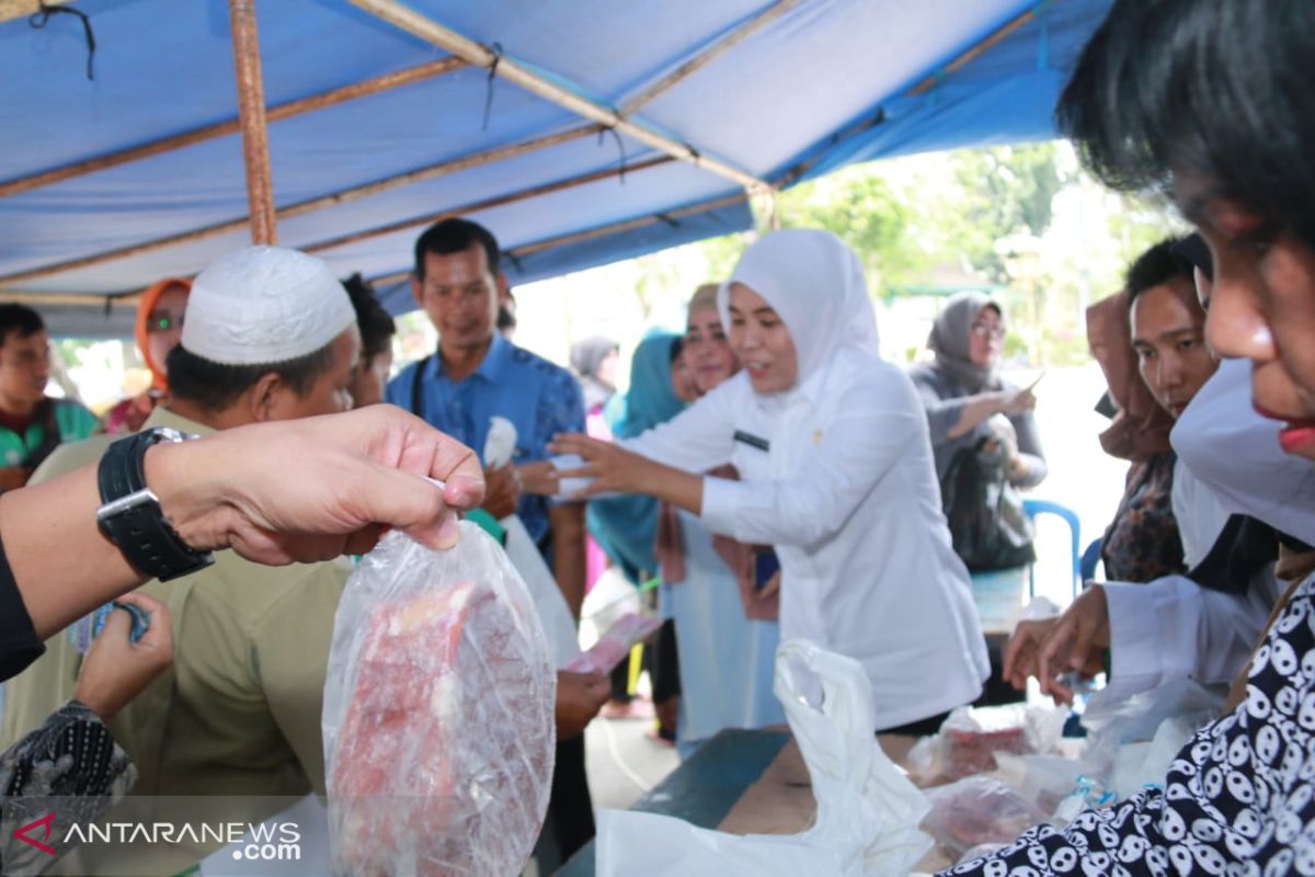 Pasar murah sembako diserbu warga Palembang