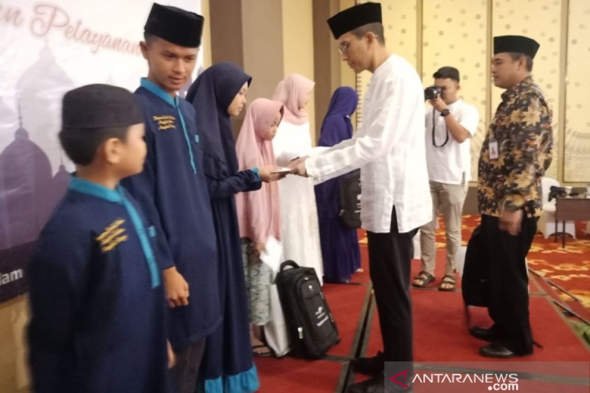 Pelindo II Pangkalbalam santuni 50 anak yatim piatu