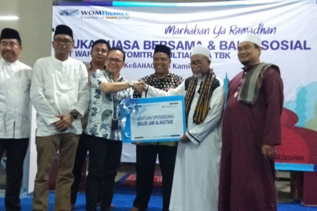 WOM Finance Cabang Mauk santuni 150 anak yatim piatu