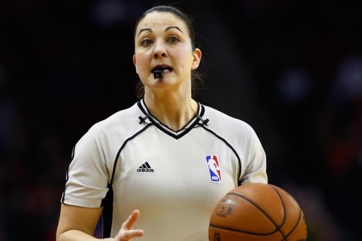 NBA berencana perbanyak wasit perempuan