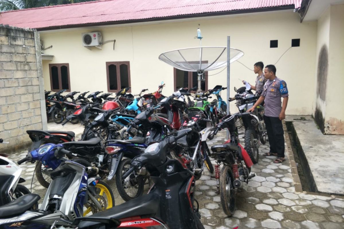 Polsek Jebus sita 56 motor untuk balap liar selama Ramadhan