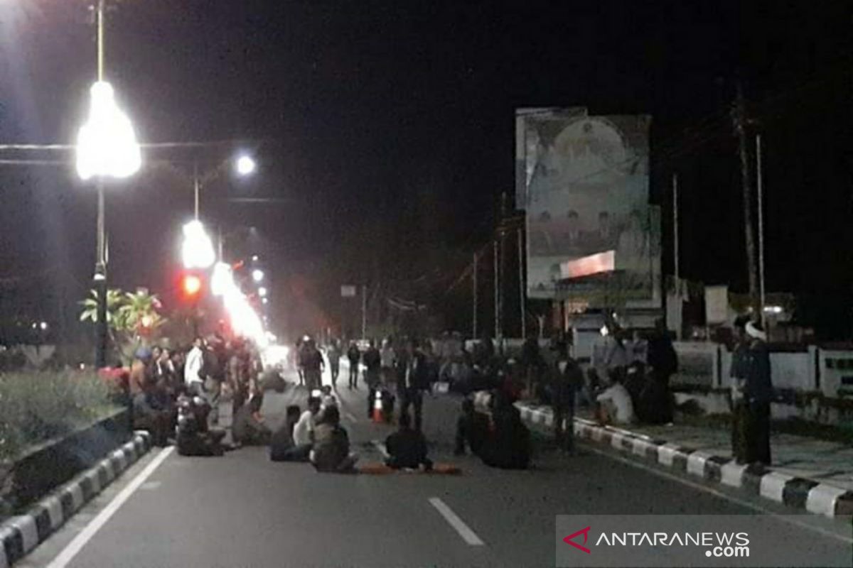 Polisi interogasi warga terlibat kericuhan pleno KPU Lombok Tengah
