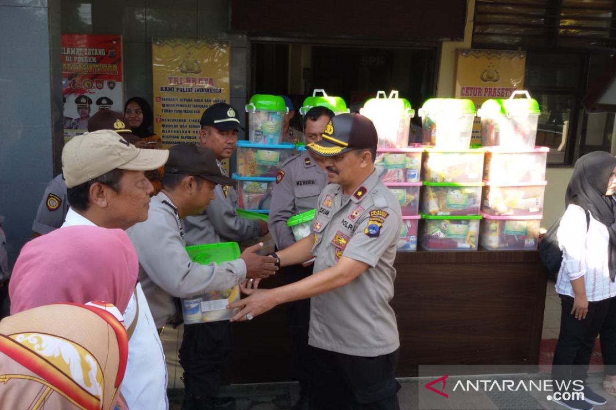 Peduli teman sekolah dengan paket Ramadhan