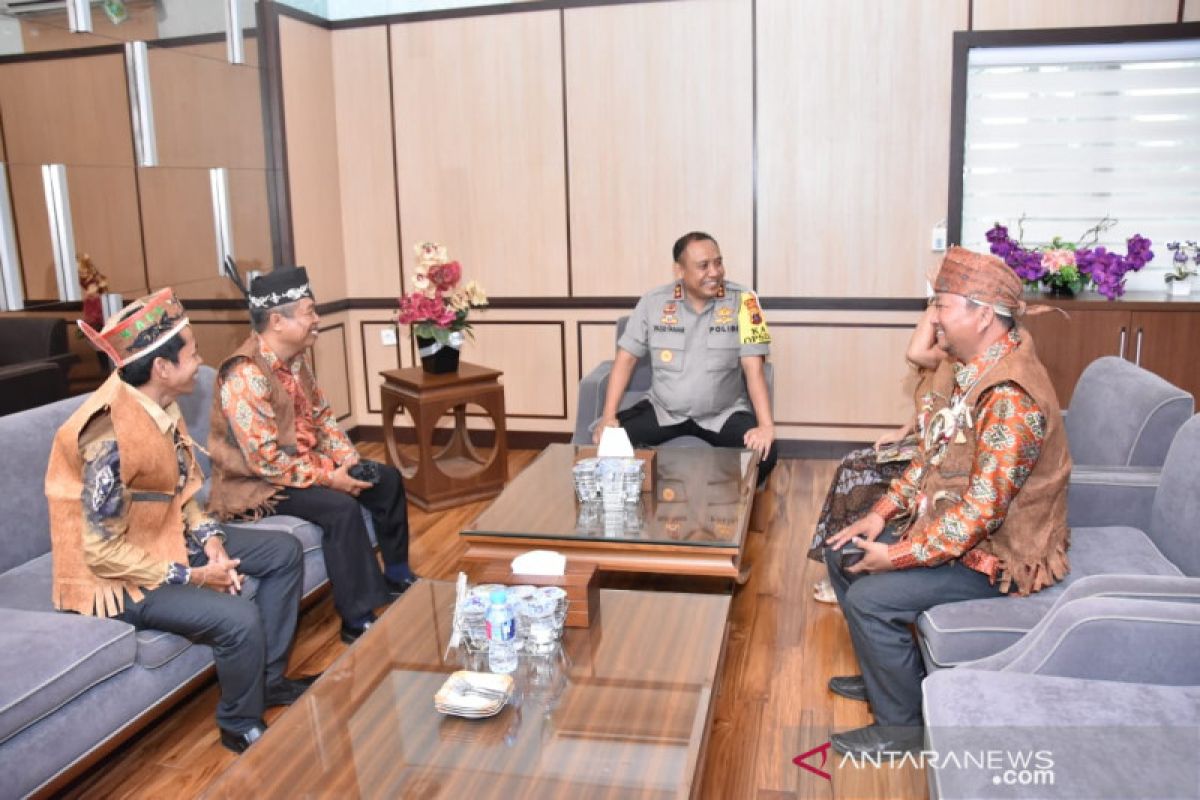 Kapolda  Kalsel apresiasi tokoh Dayak pemilu kondusif