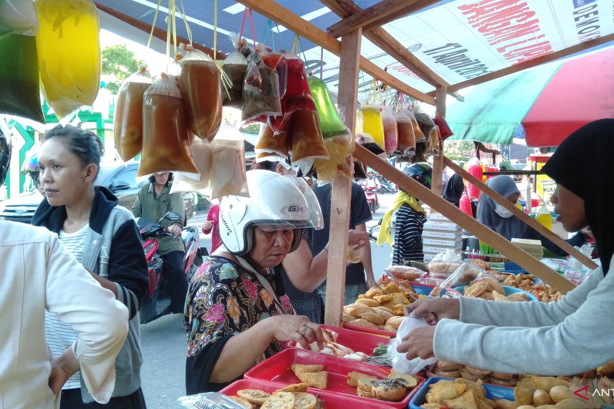 Pemkot Singkawang  uji sampel makanan Pasar Juadah