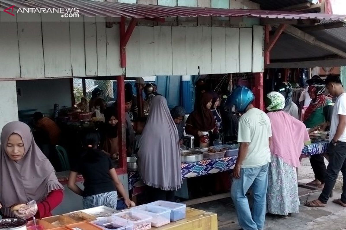 Pedagang jajanan berbuka puasa di Penajam raih keuntungan