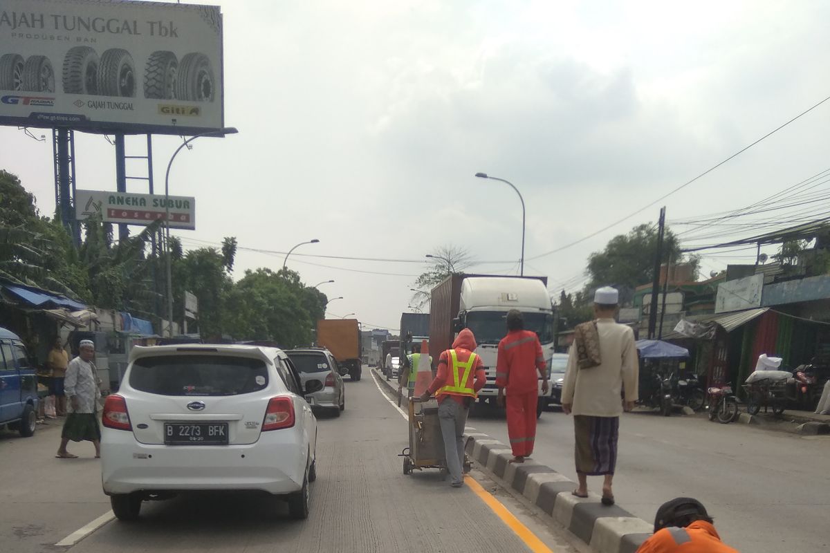 Marka jalan di Kota Tangerang dicat ulang