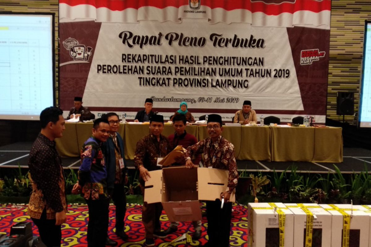 KPU Lampung rampungkan rekapitulasi empat kabupaten/kota
