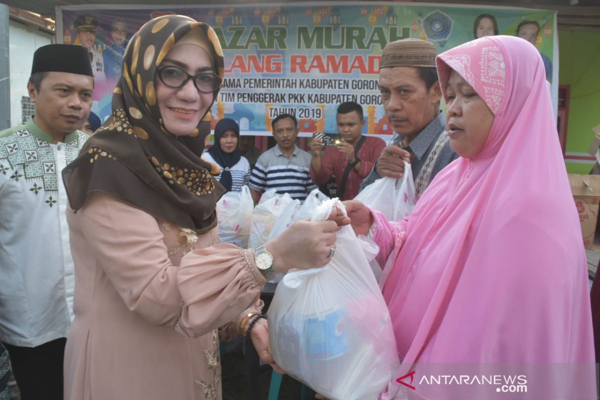 PKK Gorontalo gelar pasar murah di Padengo-Limboto Barat