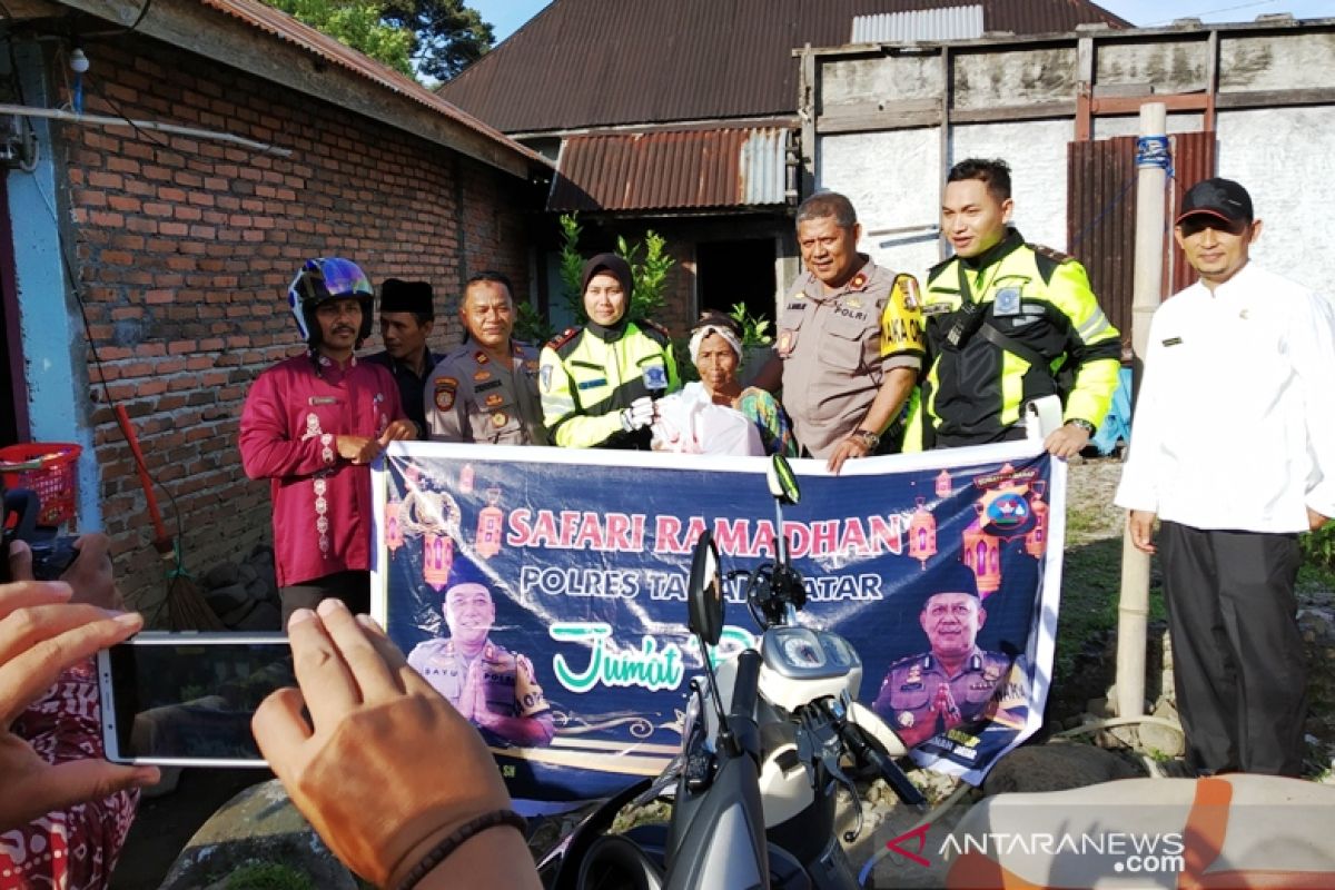 Ngabuburit berkah ala Polres Tanah Datar