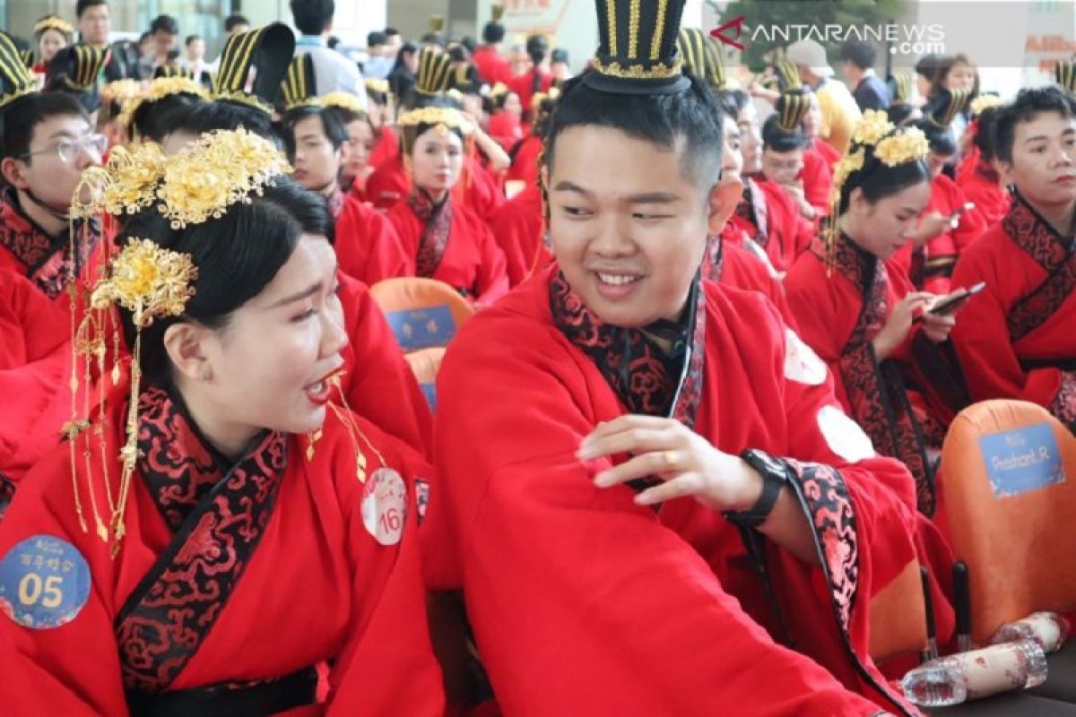 Sepasang WNI rayakan pernikahan di Karnaval Aliday di Kota Hangzhou