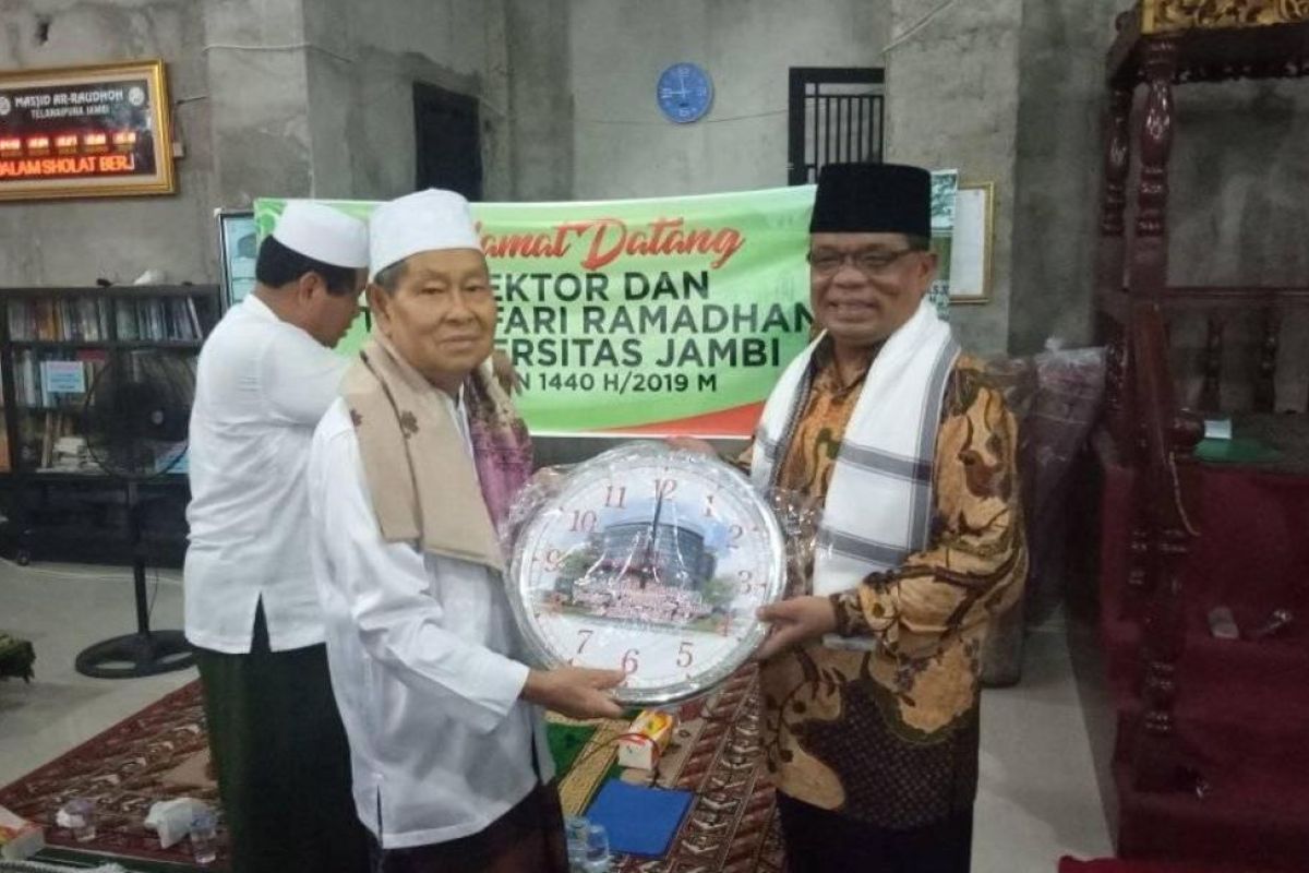 Safari Ramadhan keluarga besar Unja