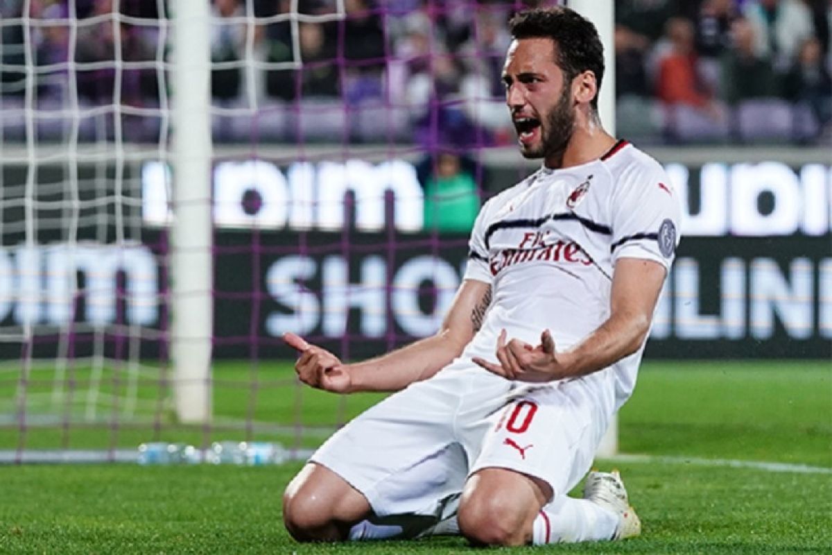 Calhanoglu antar Milan rebut tiga poin dari Fiorentina