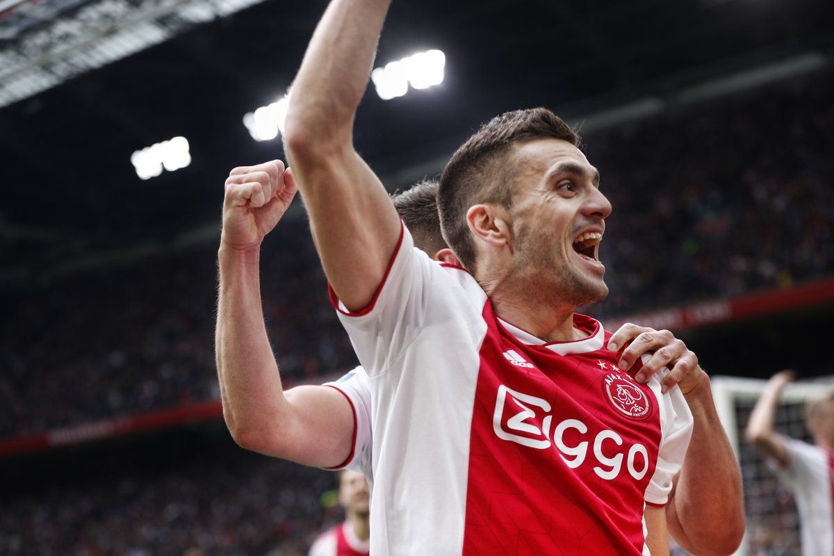 Ajax diambang juara usai tundukkan Utrecht 4-1