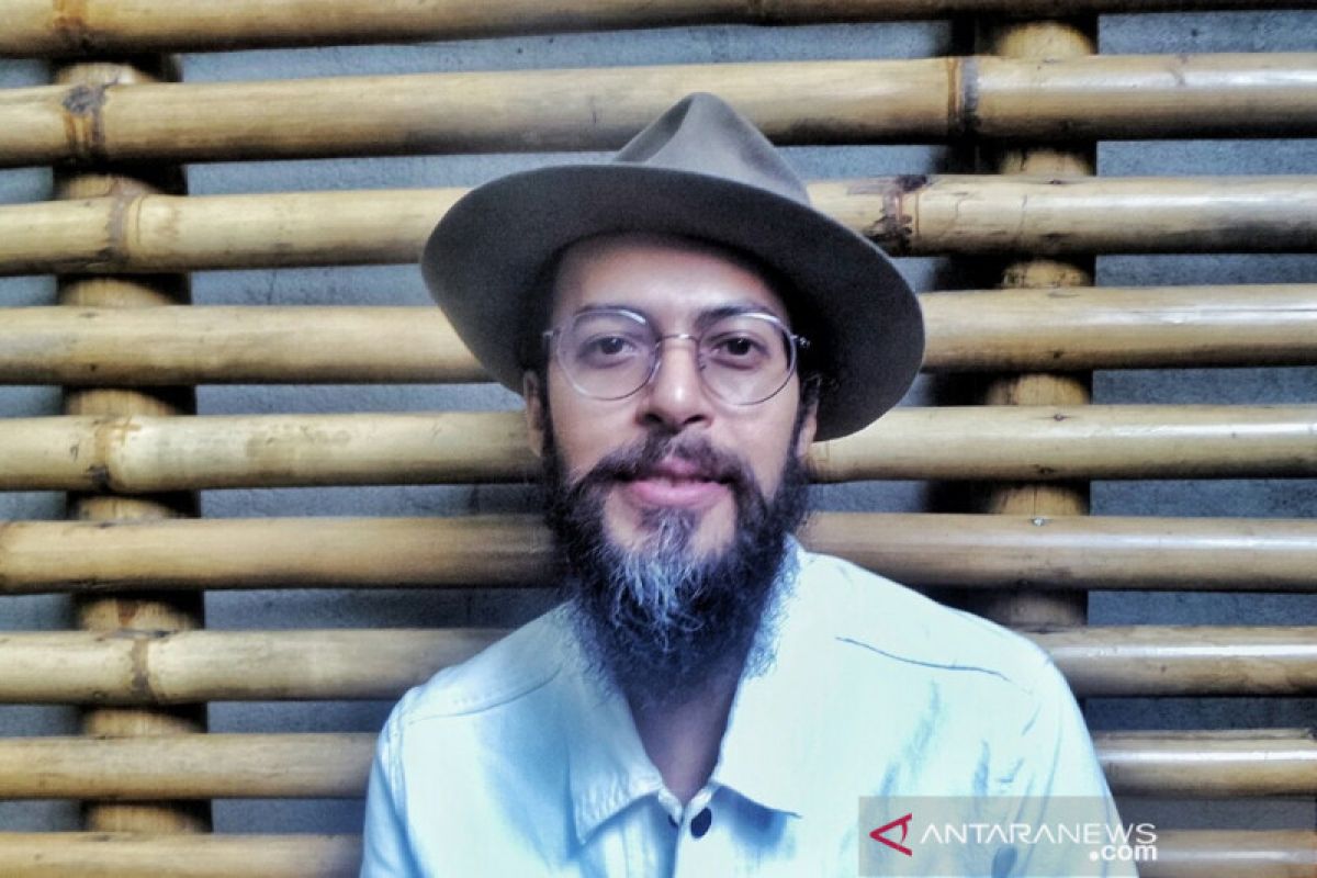 Alex Abbad wujudkan impian dengan bikin rumah burung