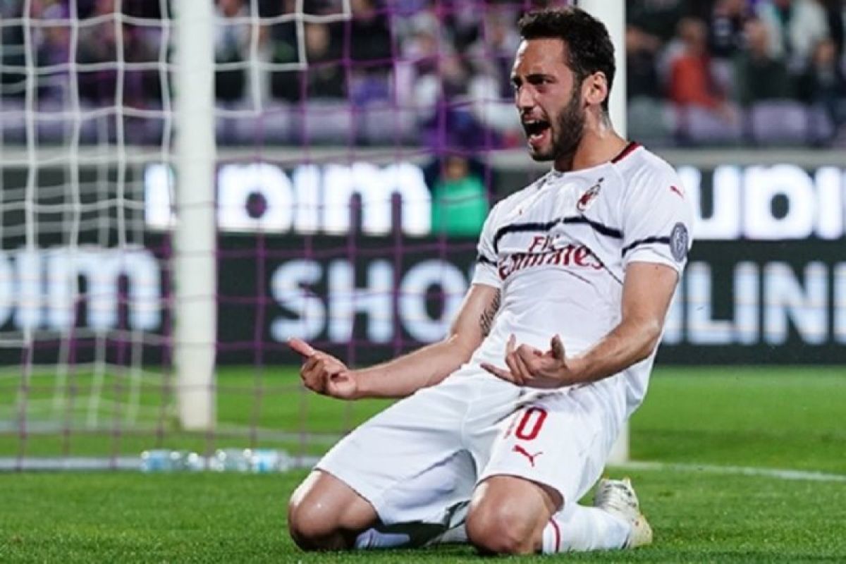 Gol Calhanoglu antar Milan bawa tiga poin dari Fiorentina