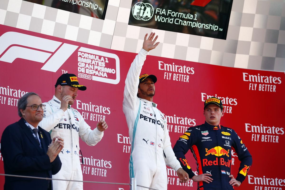 Hamilton ungguli Bottas untuk bawa Mercedes finis 1-2 kelima kali