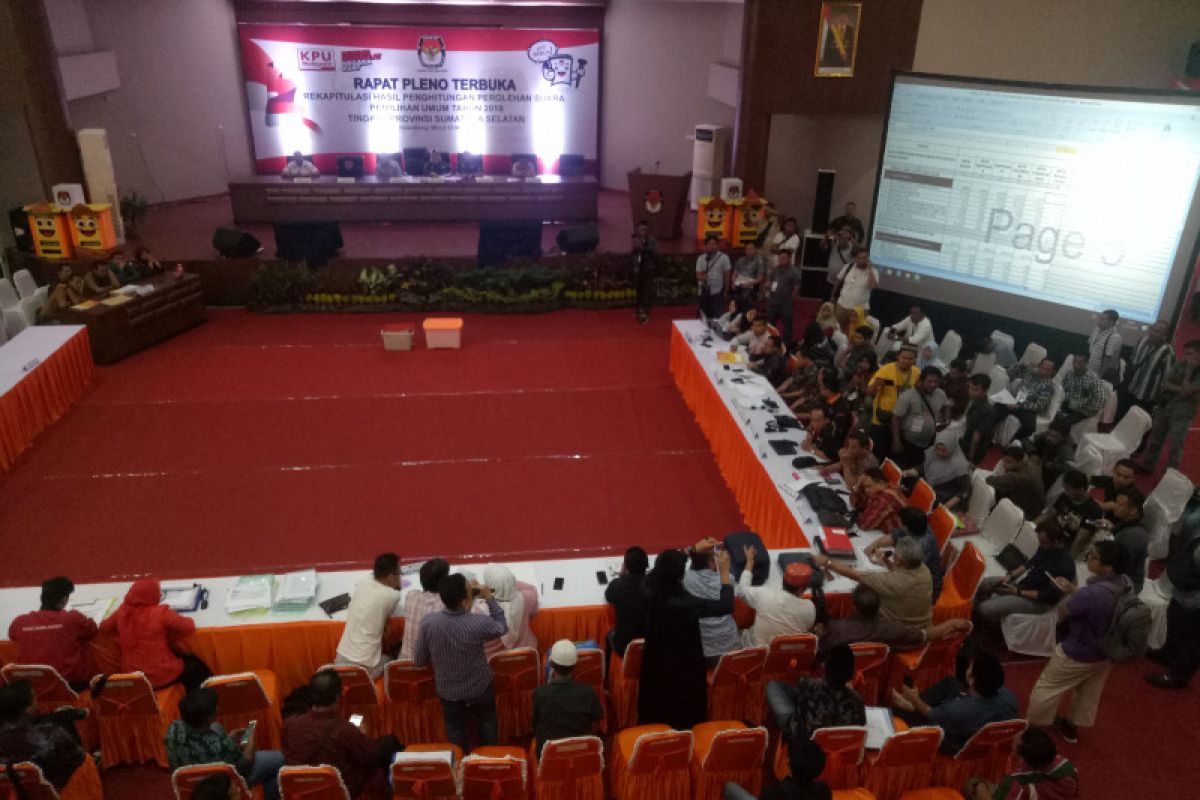 Pleno KPU Sumsel alot dan hujan interupsi