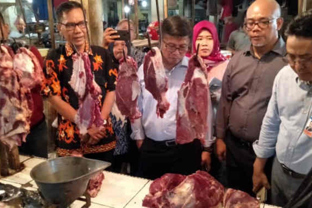 TPID Cirebon kendalikan inflasi Ramadhan dengan pasar murah