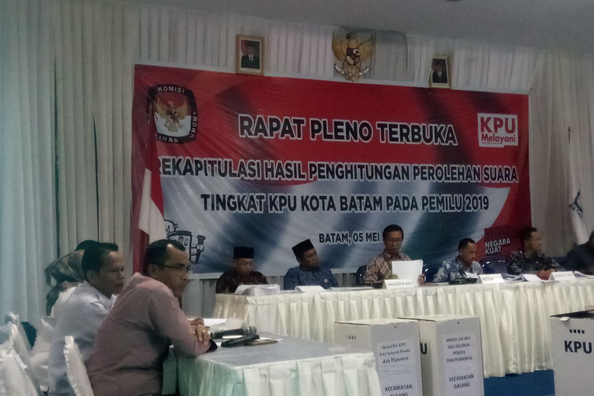 Rekapitulasi suara Kota Batam tunggu Sagulung