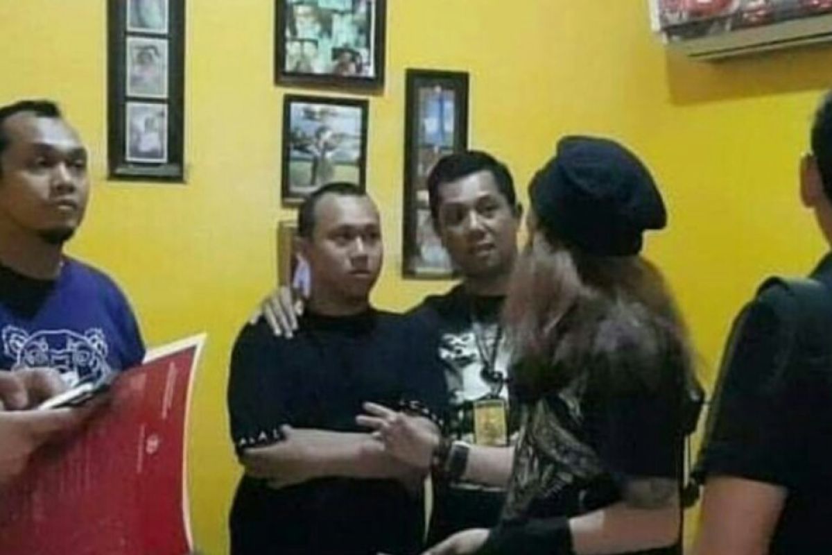 Polisi geledah rumah pengancam penggal kepala Presiden Jokowi