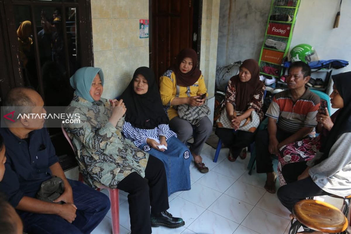 Wali Kota Risma kunjungi keluarga KPPS meninggal di Simokerto Surabaya