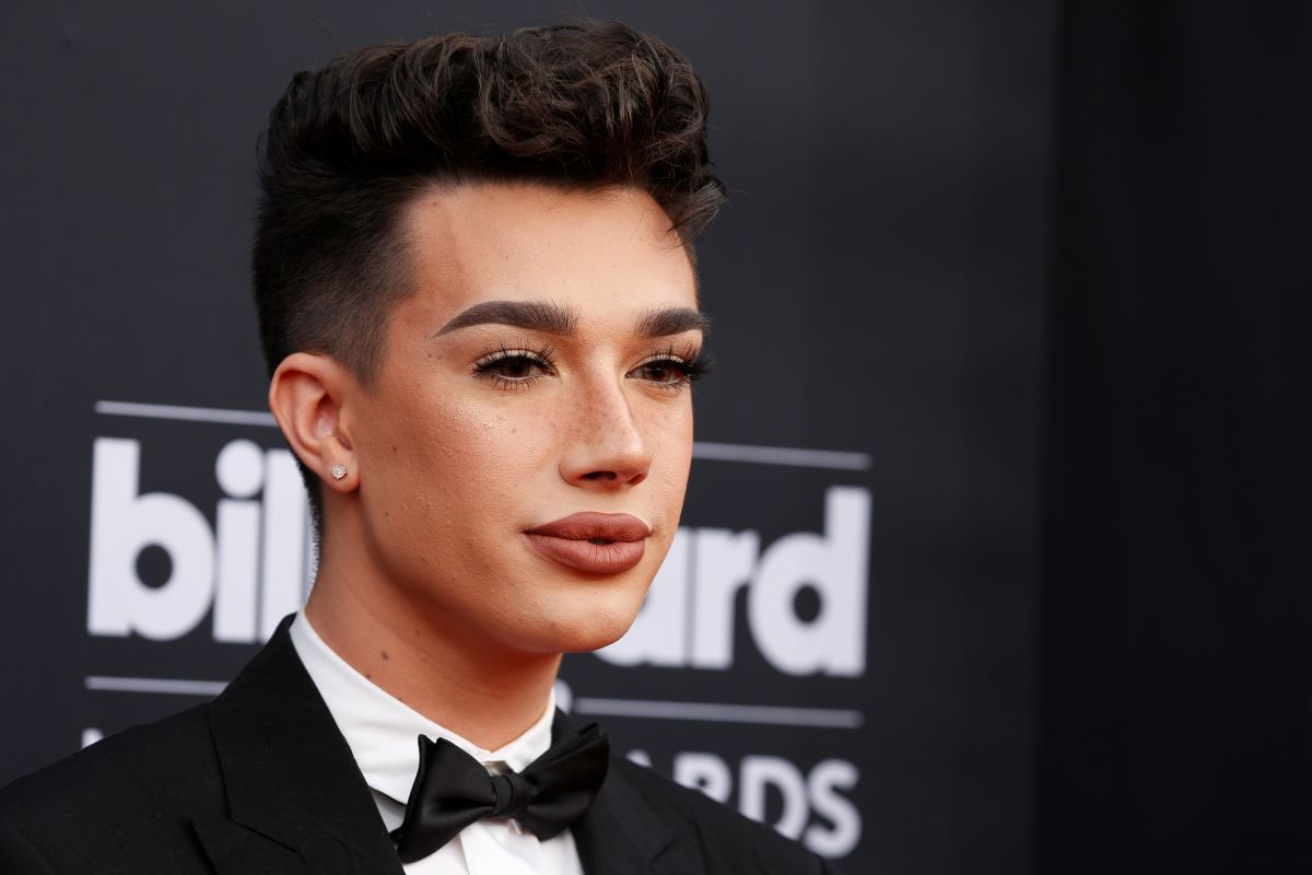 James Charles kehilangan 2 juta pengikut gara-gara perseteruan vlogger