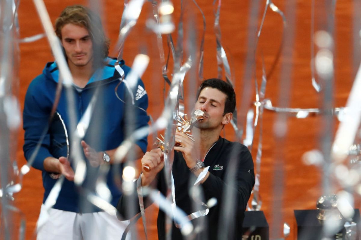 Kalahkan Tsitsipas, Djokovic juarai Madrid Open