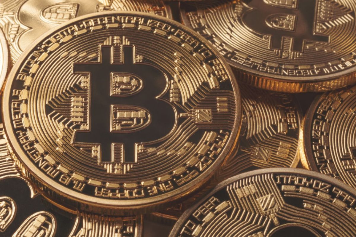 Bitcoin di atas 7.000 dolar setelah capai tertinggi 9-bulan