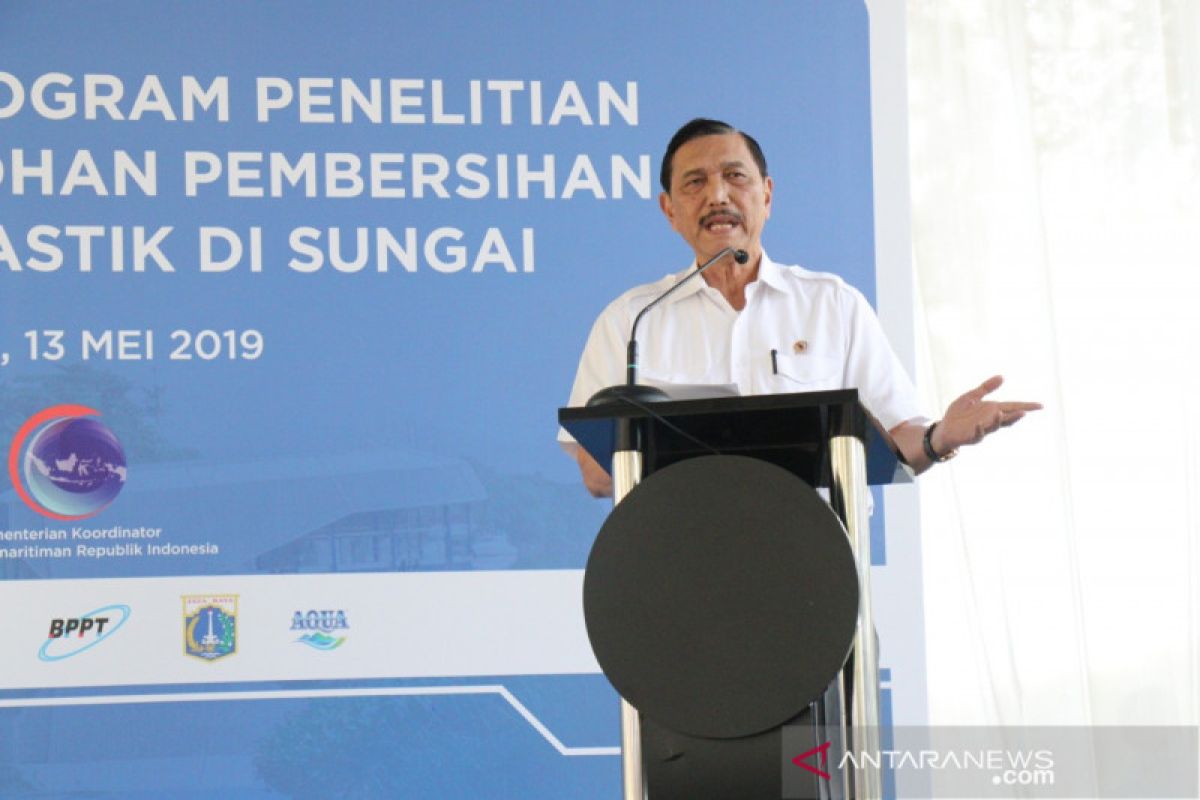 Indonesia-Belanda meluncurkan program kurangi sampah plastik sungai