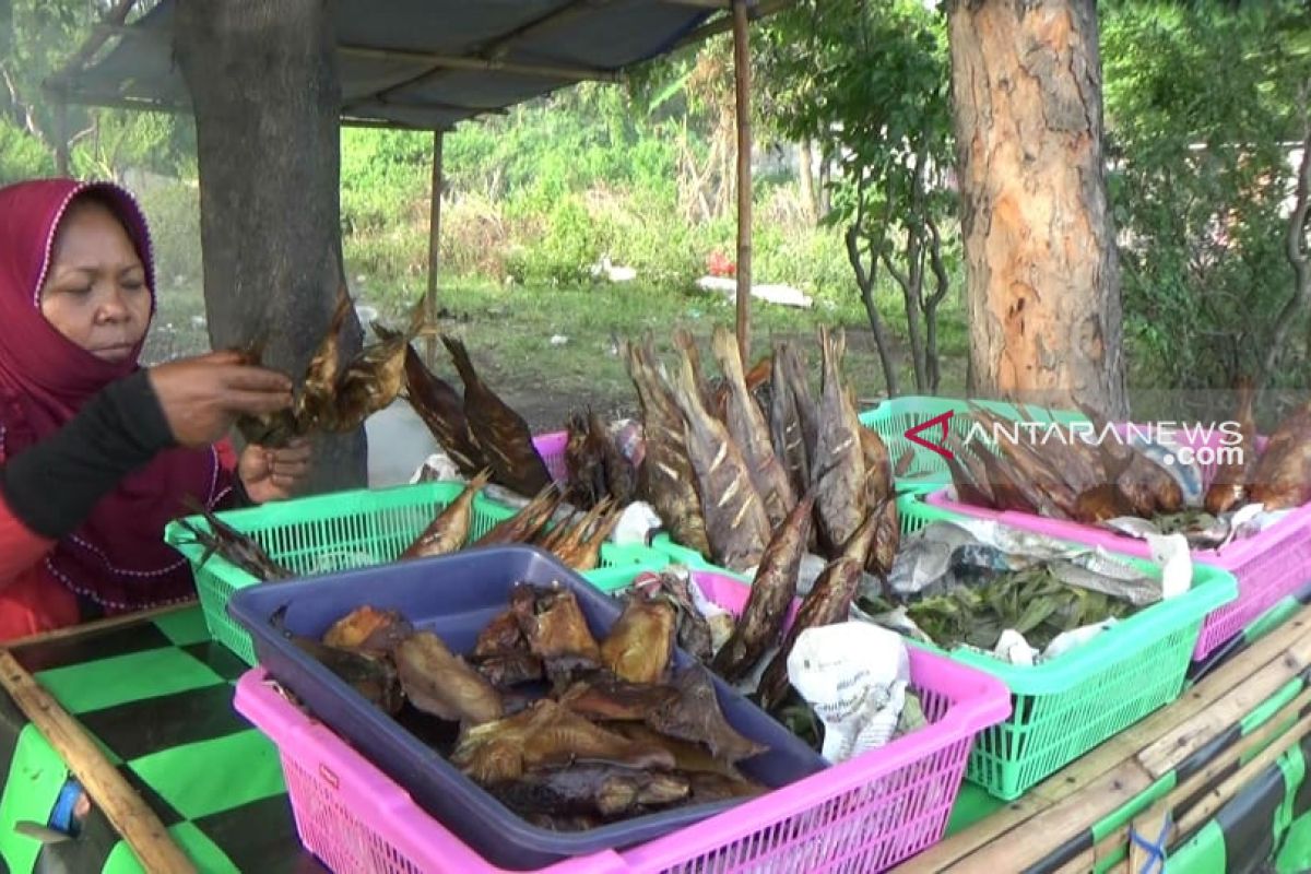 Ikan asap kuliner favorit di jalur pantura Probolinggo