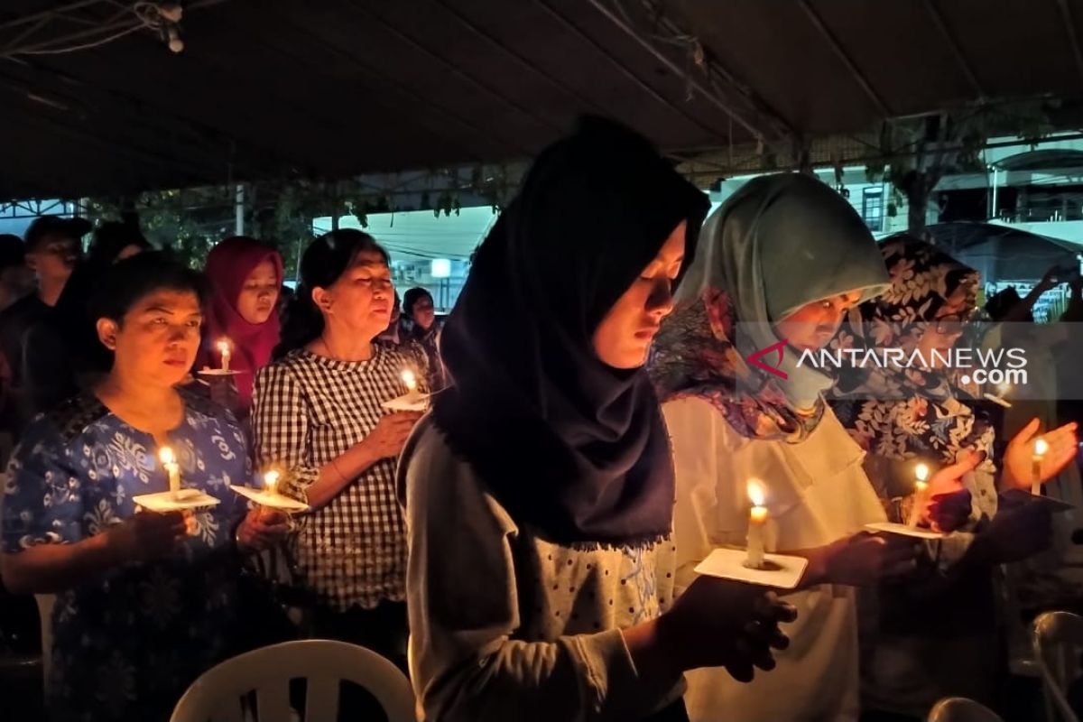 Tokoh lintas agama berdoa bersama peringati peristiwa bom Surabaya (Video)