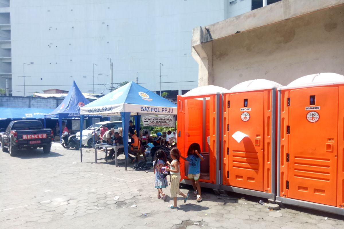 Pemkot Jakut siapkan fasilitas sanitasi di pengungsian Kampung Bandan