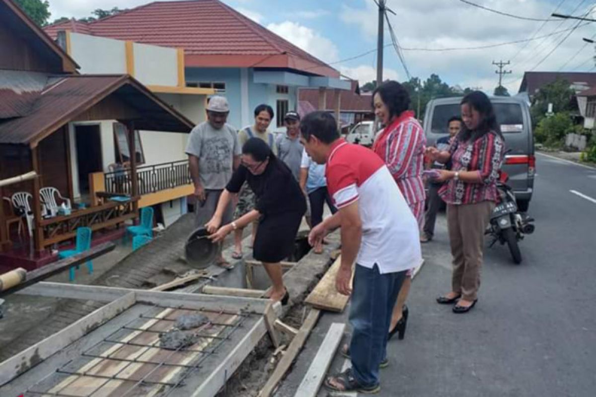 Dandes di Mitra prioritas bangun drainase dan trotoar